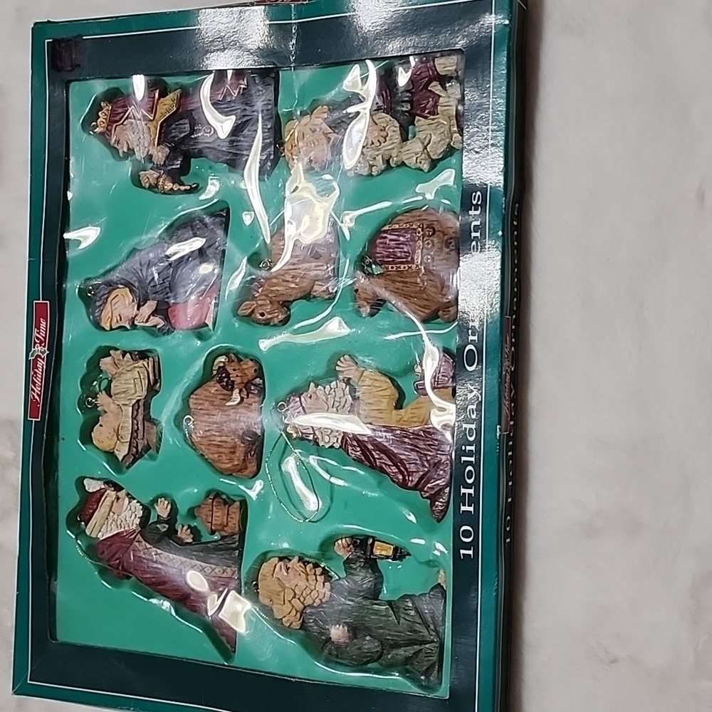 New in  package HOLIDAY TIME  HOLIDAY ORNAMENTS